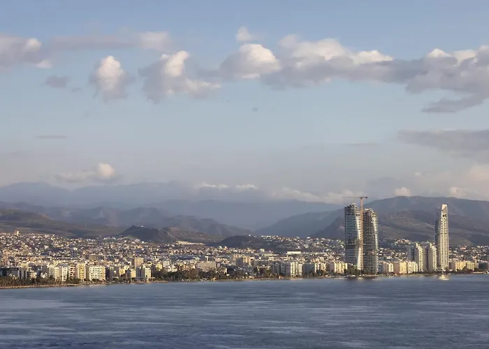 Sanders Triple アパート